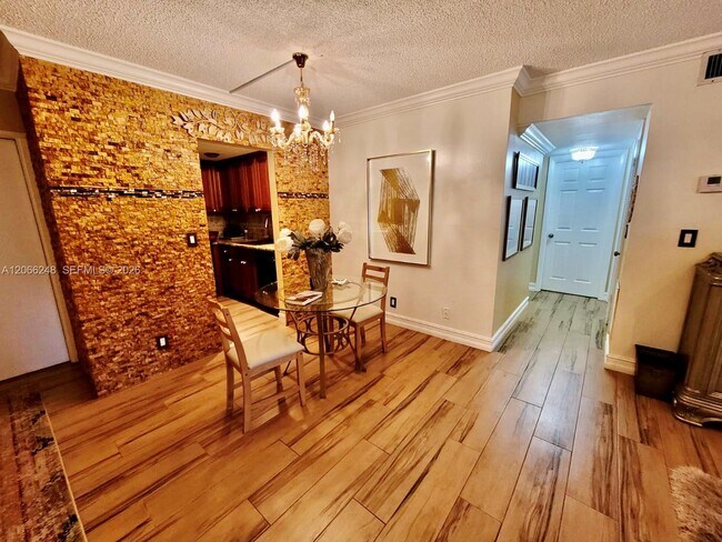 Photo - 610 NW 13th St Unidad 11