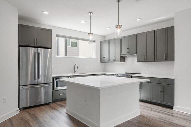 Photo - BEAUTIFUL Town Home For Rent in Downtown S...