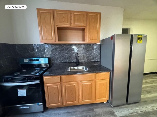 Building Photo - 835 Lenox Rd