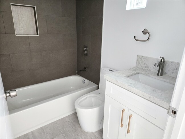 Photo - 227 E 84th St