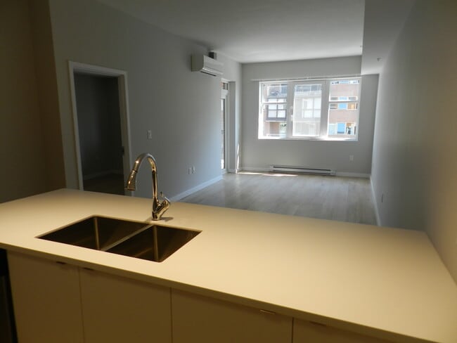 Photo - WELCOME TO THE UPSIDE - ONE BEDROOM PLUS DEN APARTMENT AVAILABLE Unité 302