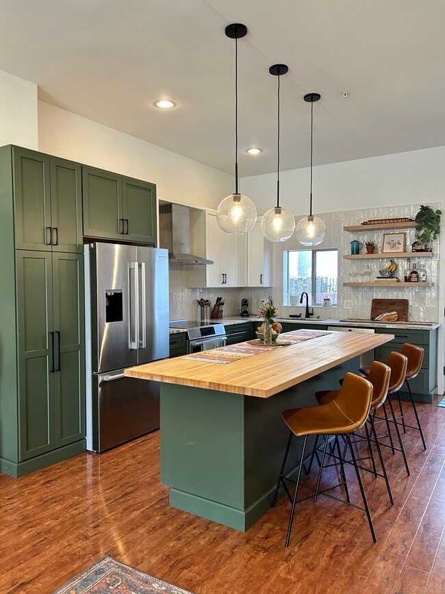 Dine-in Kitchen - 2224 Martha St