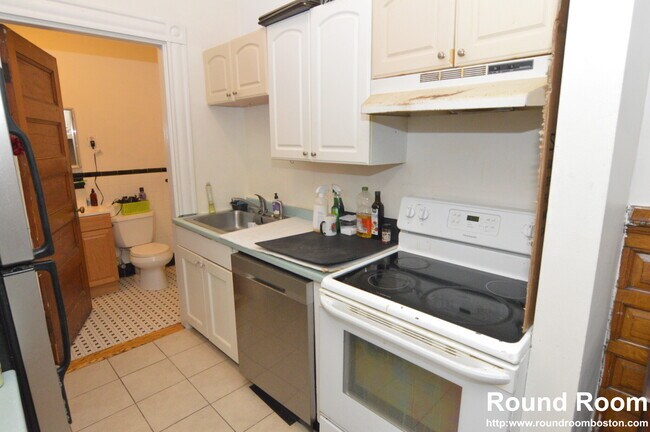 Photo - 847 Beacon St Unit 2