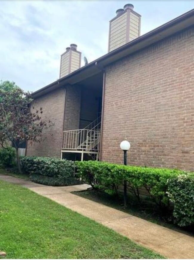 Building Photo - 9000 Bissonnet St Unit 307