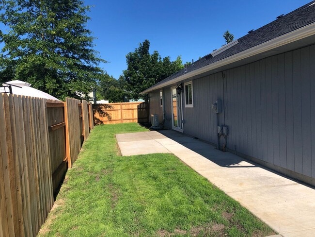 Photo - Updated 3 bedroom 2 bath house in Veneta!