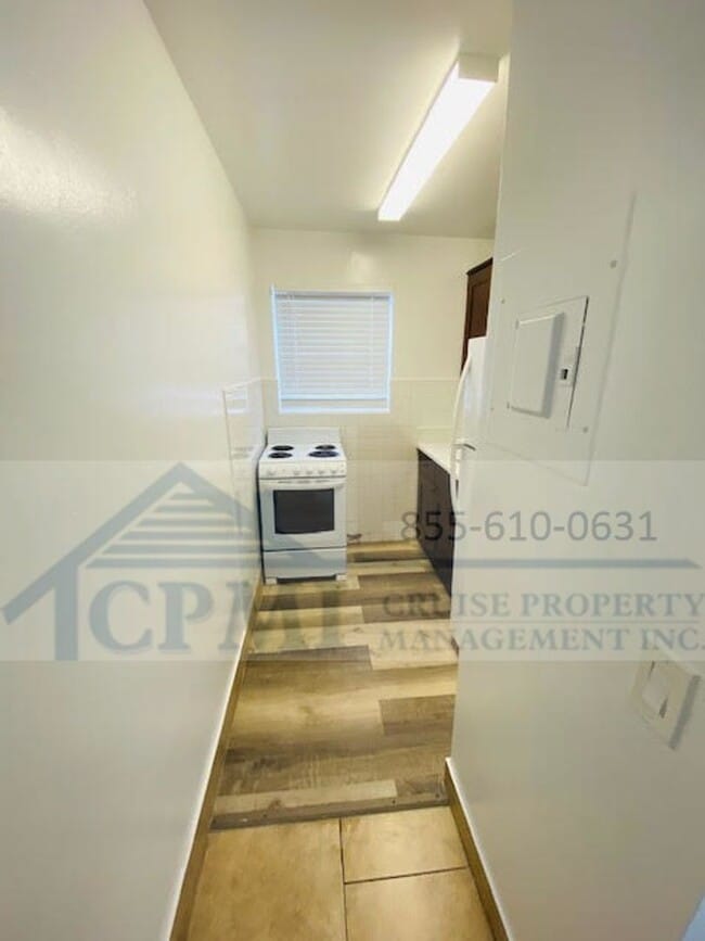 Photo - 2915 Broadway Ave