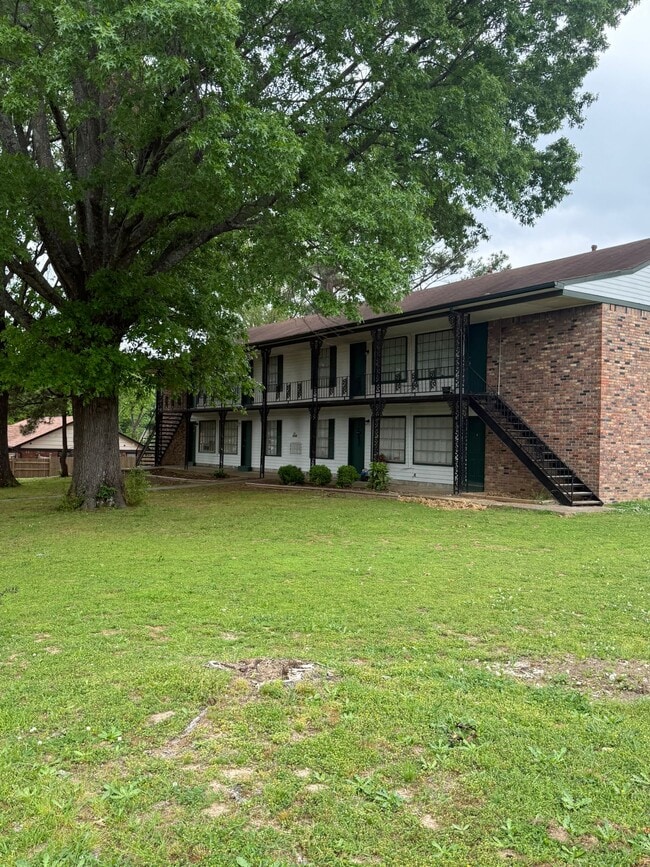 Photo - Cromwell Park Apartments