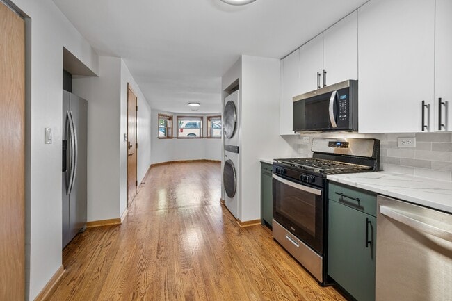 Photo - Garden unit: Renovated 1 bed in Logan Square - Now Leasing! Unit 3225-G