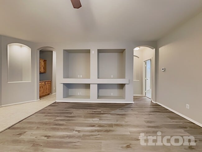 Photo - 117 S 125th Ave