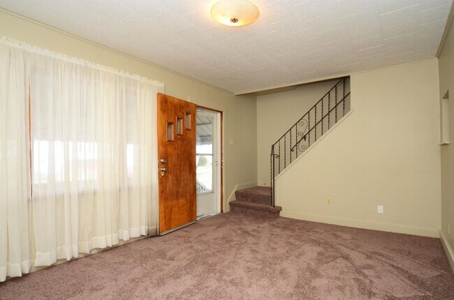 Photo - 1917 Main St