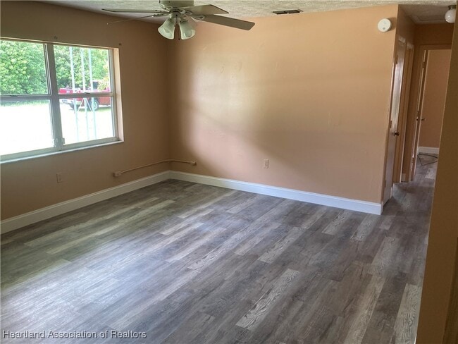 Photo - 1575 Buck St