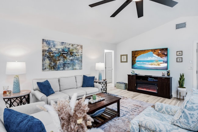 Photo - 17729 1st St E