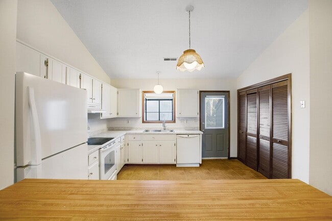 Photo - 205 Corey Ct