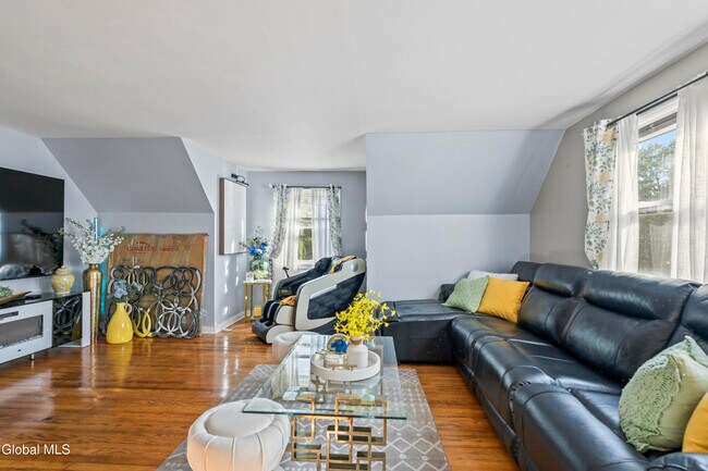 Photo - 321 Hackett Blvd