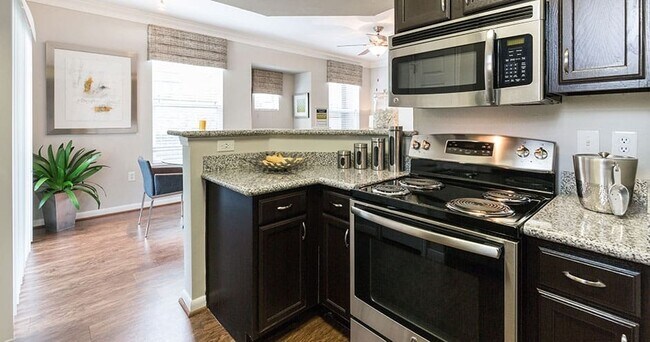 Building Photo - Convenient Location, Resort-Style Comfort! Unit ODF2 Rental