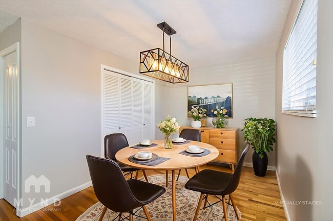 Photo - 381 Marquette Dr