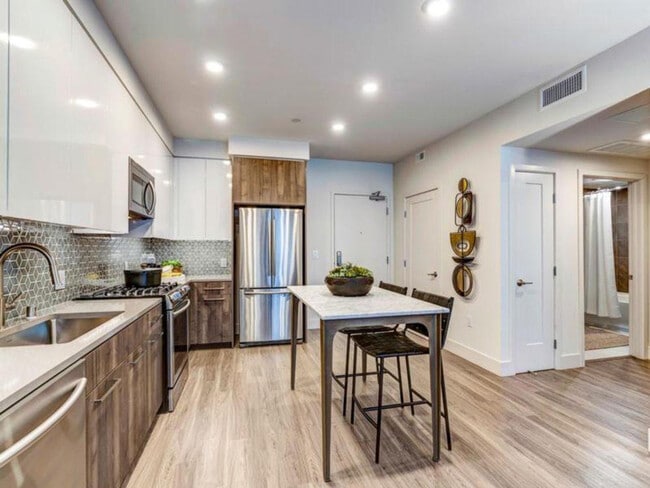 Photo - 2241 Latham St Unidad ID1268016P