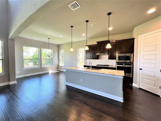 Photo - Georgeous 5-Bedroom in the Three Points Community