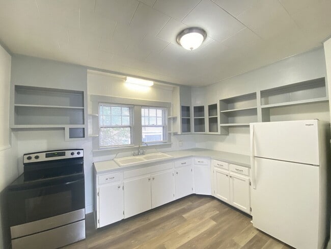 Building Photo - 43 Ashland St Unit 2