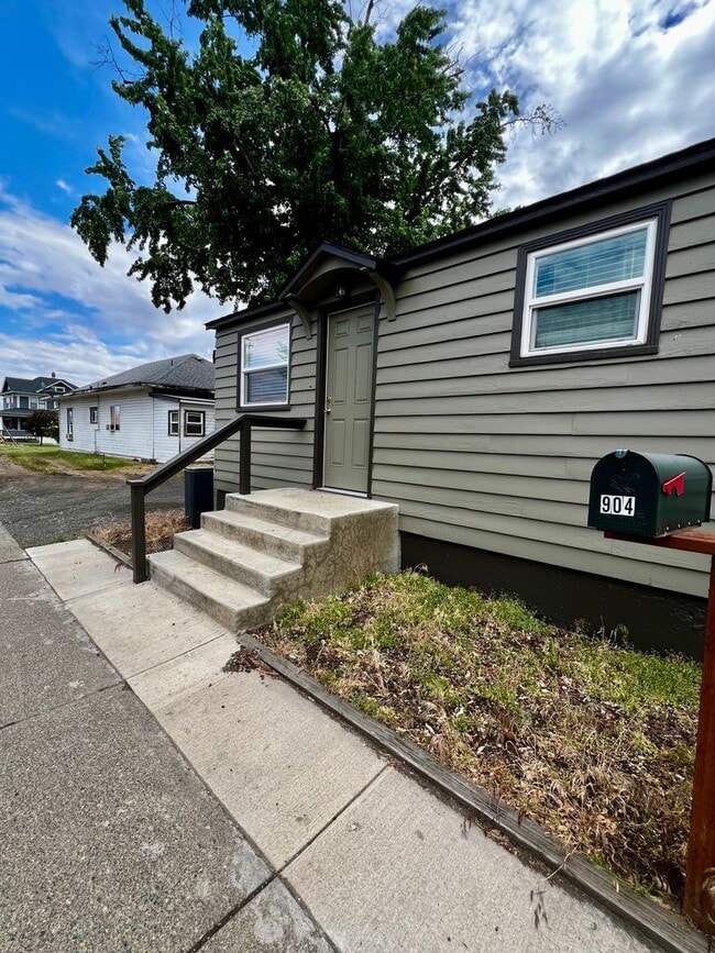 Building Photo - DTieton Unit 904