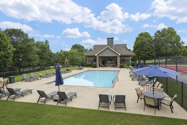 Photo - 423 Royal Cres Ln E