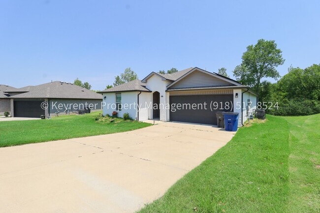 Photo - Beautifully Updated 4Bed/2Bath Home, Backs Up to Greenbelt!