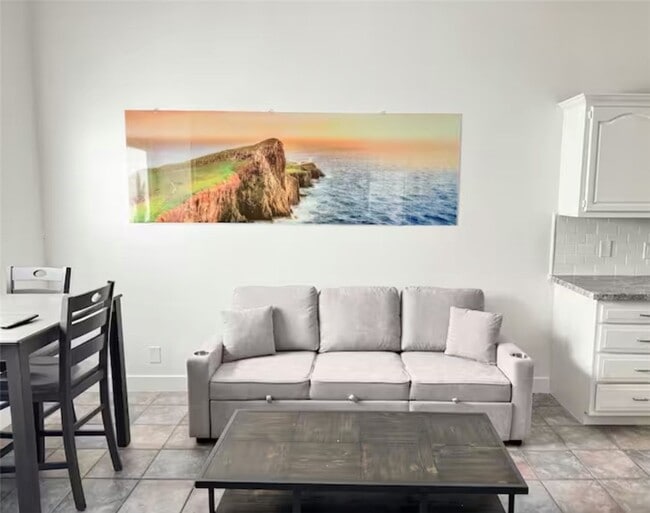 Building Photo - 123 6th St