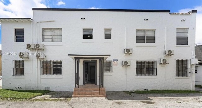 Building Photo - 850 NW 2nd St Unit 4