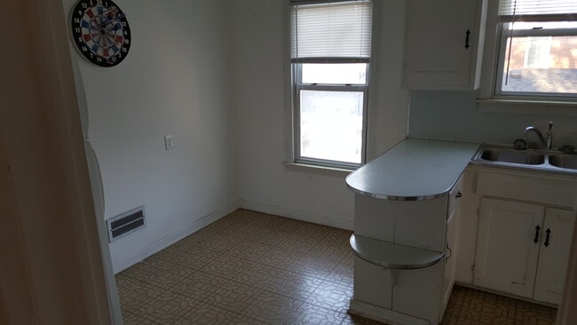 235 Jewell St Unidad Upper Unit with Balcony