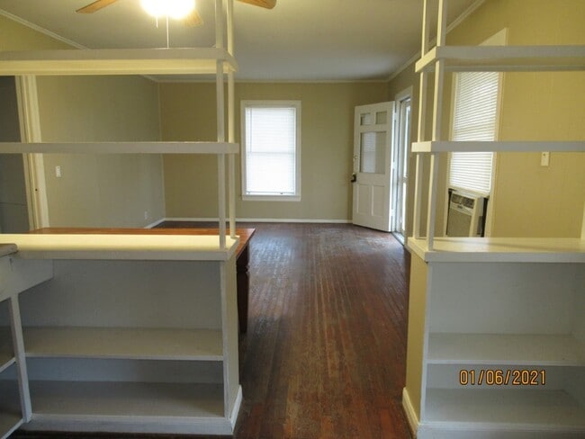 Photo - 318 Circle Way St