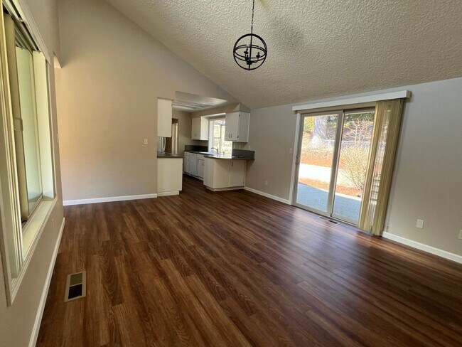 Photo - Beautiful Newly Renovated 3 Bedroom Home