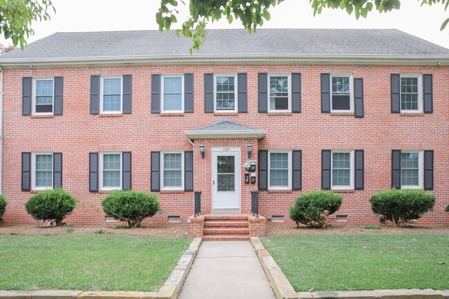 Building Photo - 1109 N Chestnut St Unit 1