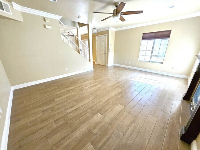 Photo - 432 Winthrop Pl
