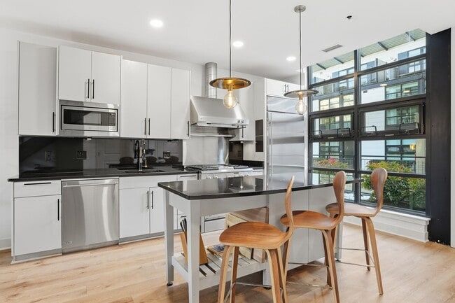Photo - 2125 14th St NW Unidad # 304W