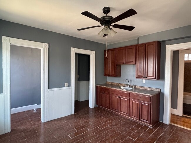 Building Photo - 2393 Main St Unit 3