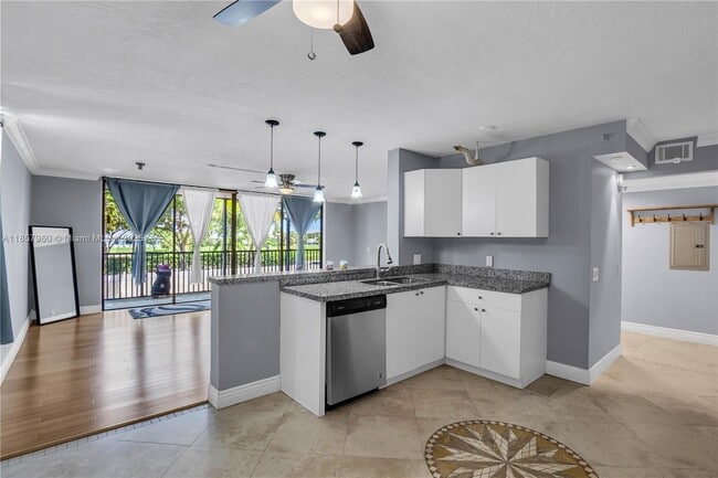 Photo - 105 Lake Emerald Dr Unit 215