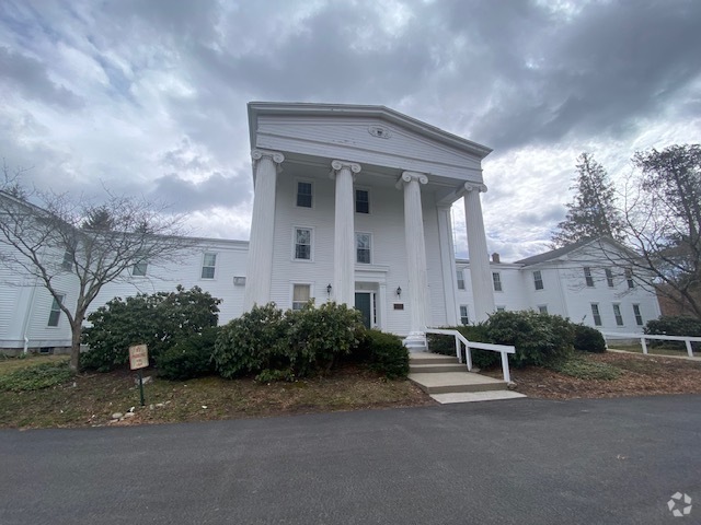 front entrance - Scituate Commons Rental