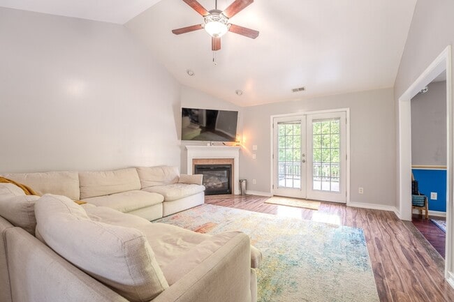 220 Dolphin Dr