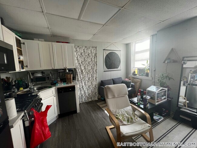 Photo - 273 Maverick St Unit 3