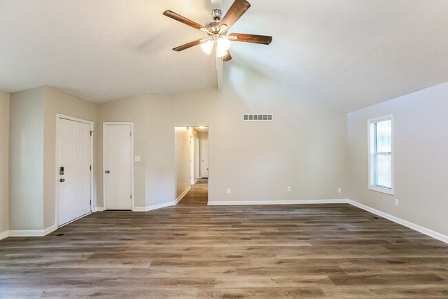Photo - 6512 Mitchell Ln SW