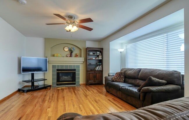 Photo - 16279 Hedgeway Dr
