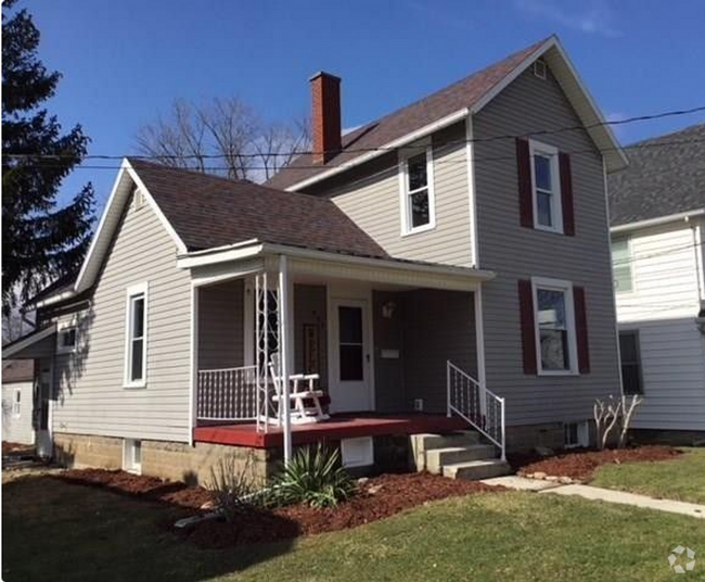 Building Photo - Three Bedroom Two Bath House