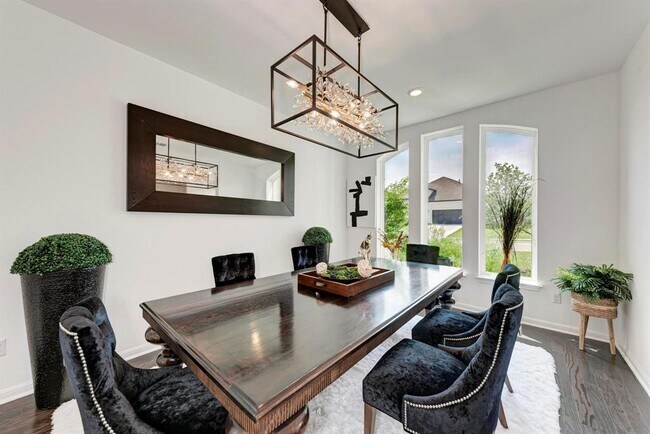 Photo - 5028 Olimpico Wy