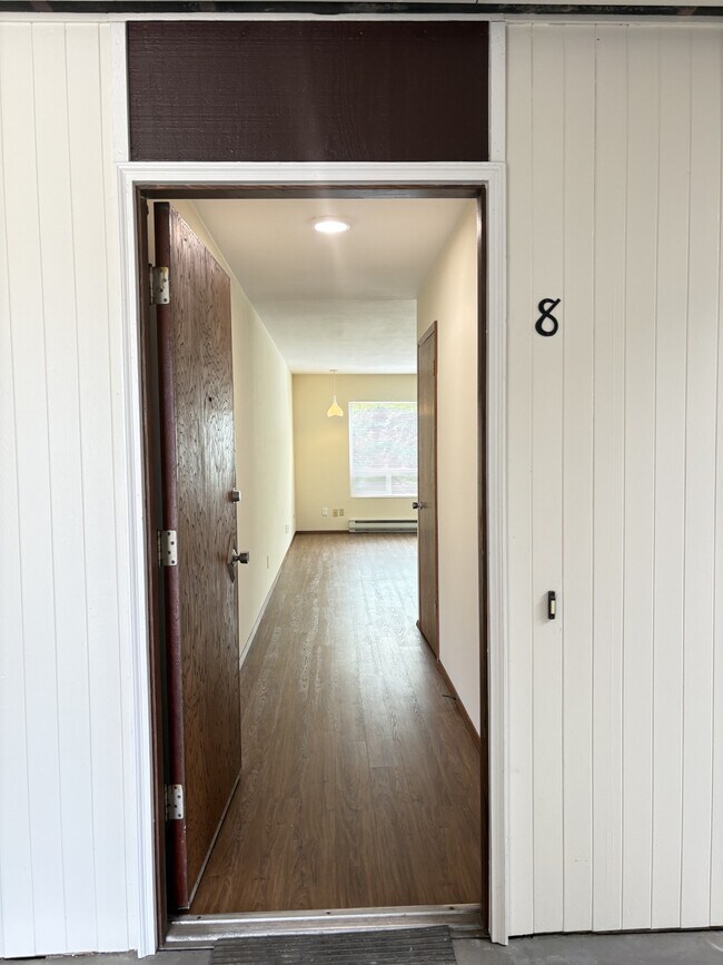 Entry - 540 Williams Ave N Unit 8