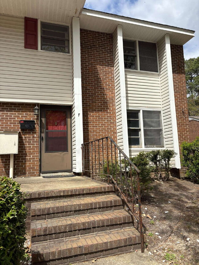 Building Photo - 571 Winding Creek Rd Unit #F