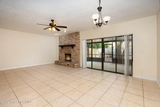 Photo - 1911 Cashew Courtway