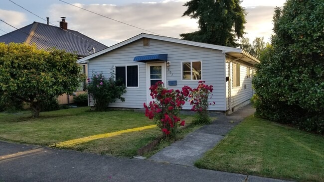 Building Photo - 607 Morris Ave S Rental