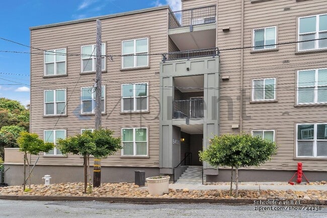 Building Photo - 8400 Oceanview Terrace Rental