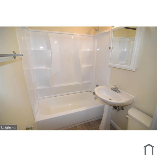 Photo - 5380 Beta Pl