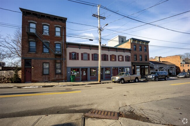 Building Photo - 27-31 E Main St Unit 5 Rental